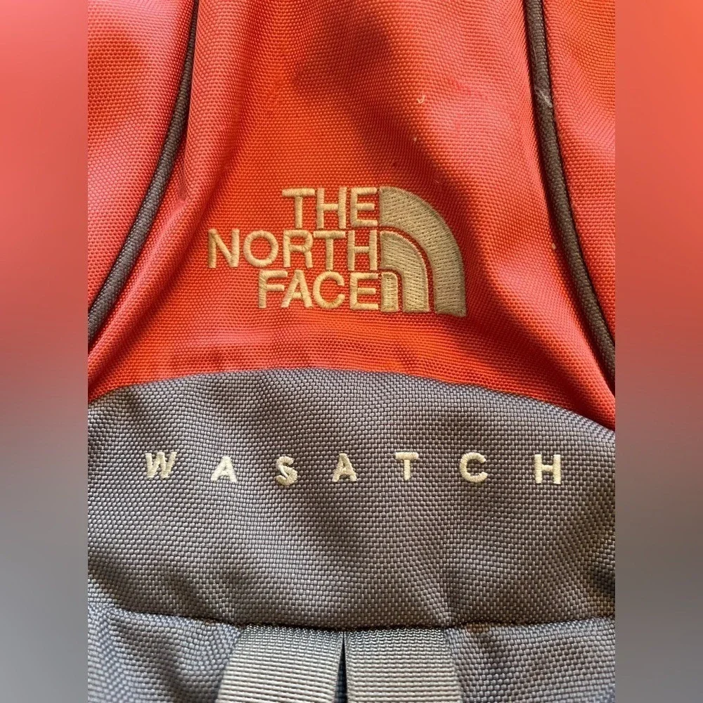 THE NORTH FACE Wasatch Backpack Gorpcore Hiking Unisex OS Red Gray